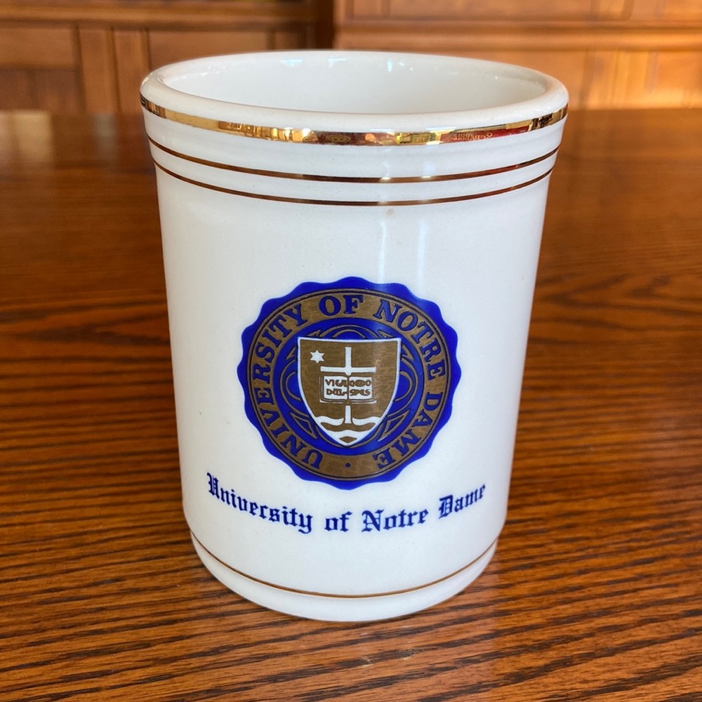 UNIV OF NOTRE DAME PEN/PENCIL HOLDER
